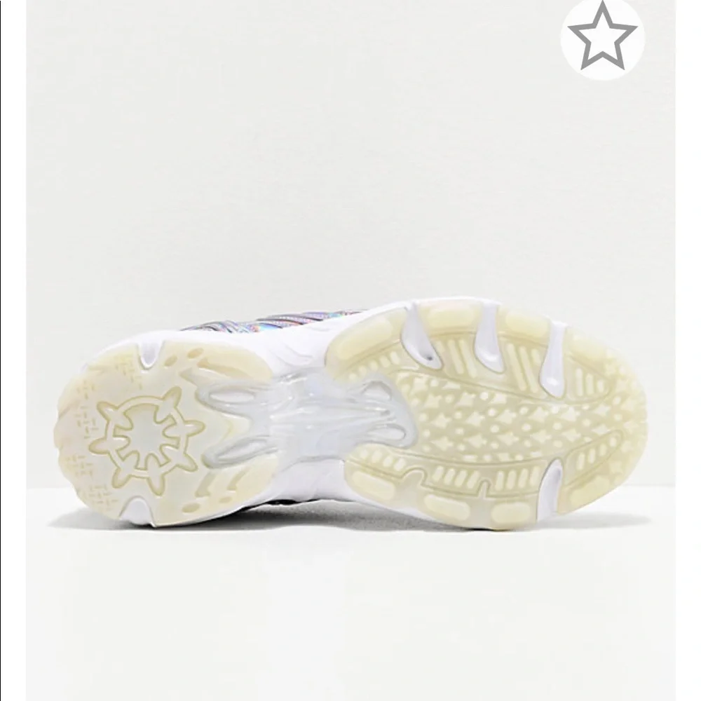 Unisex Fila Iridescent metallic holographi sneaker - Picture 6 of 8